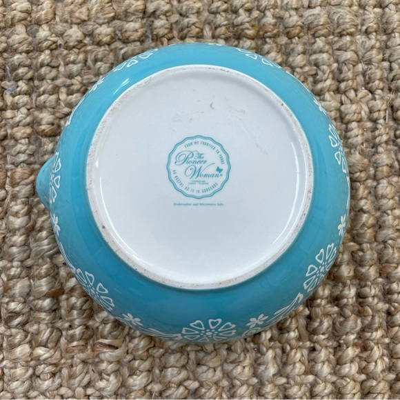 Vintage, the pioneer woman Mazie mixing bowl with spout stoneware - Picture 7 of 7